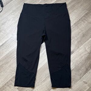 Old Navy Black High-Waisted Capri Leggings